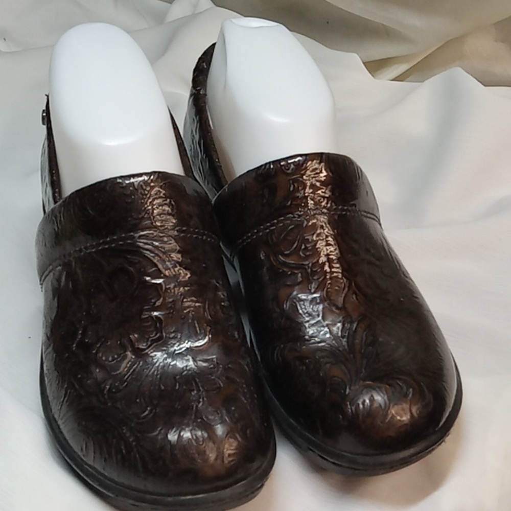 Nuture tooled leather clog nurse hospital shoe size 6
